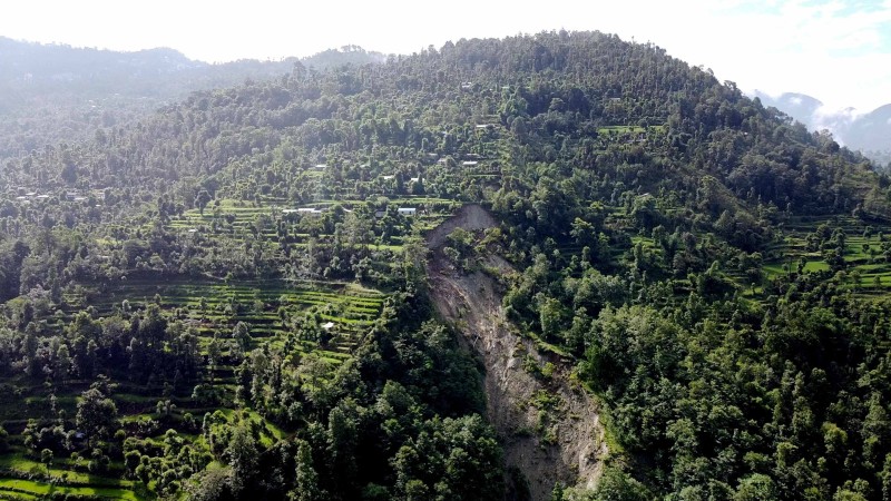 गोगुनेको केराबारी पहिरोले एक दर्जन घर जोखिममा