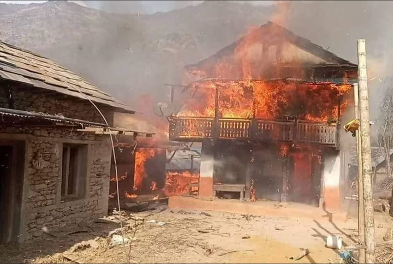 लिखुको गुरुङडाँडाका अमरबहादुरको घर आगलागी हुँदा ३० लाख बराबरको क्षति